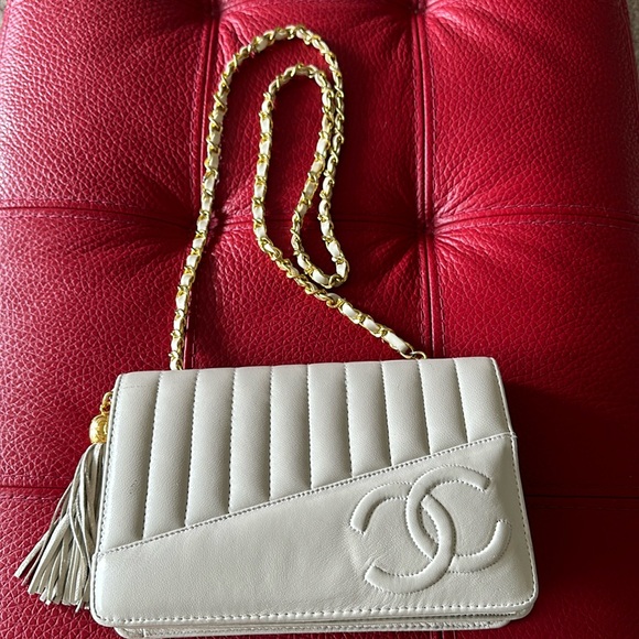 Vtg Chanel Victory Hook P.K. 3940 70-80’s cream leather shoulder bag - Picture 1 of 16